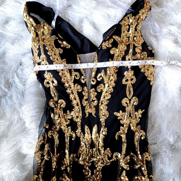 Black & Gold off the Shoulder Embellished/Mermaid Formal Gown - Picture 7 of 9